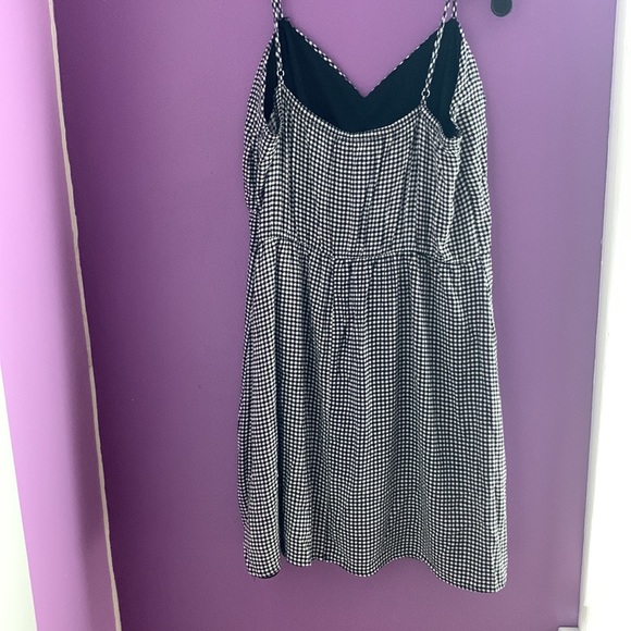 We have a very pretty and comfortable checkered Dress. White and Black design. - Picture 3 of 4